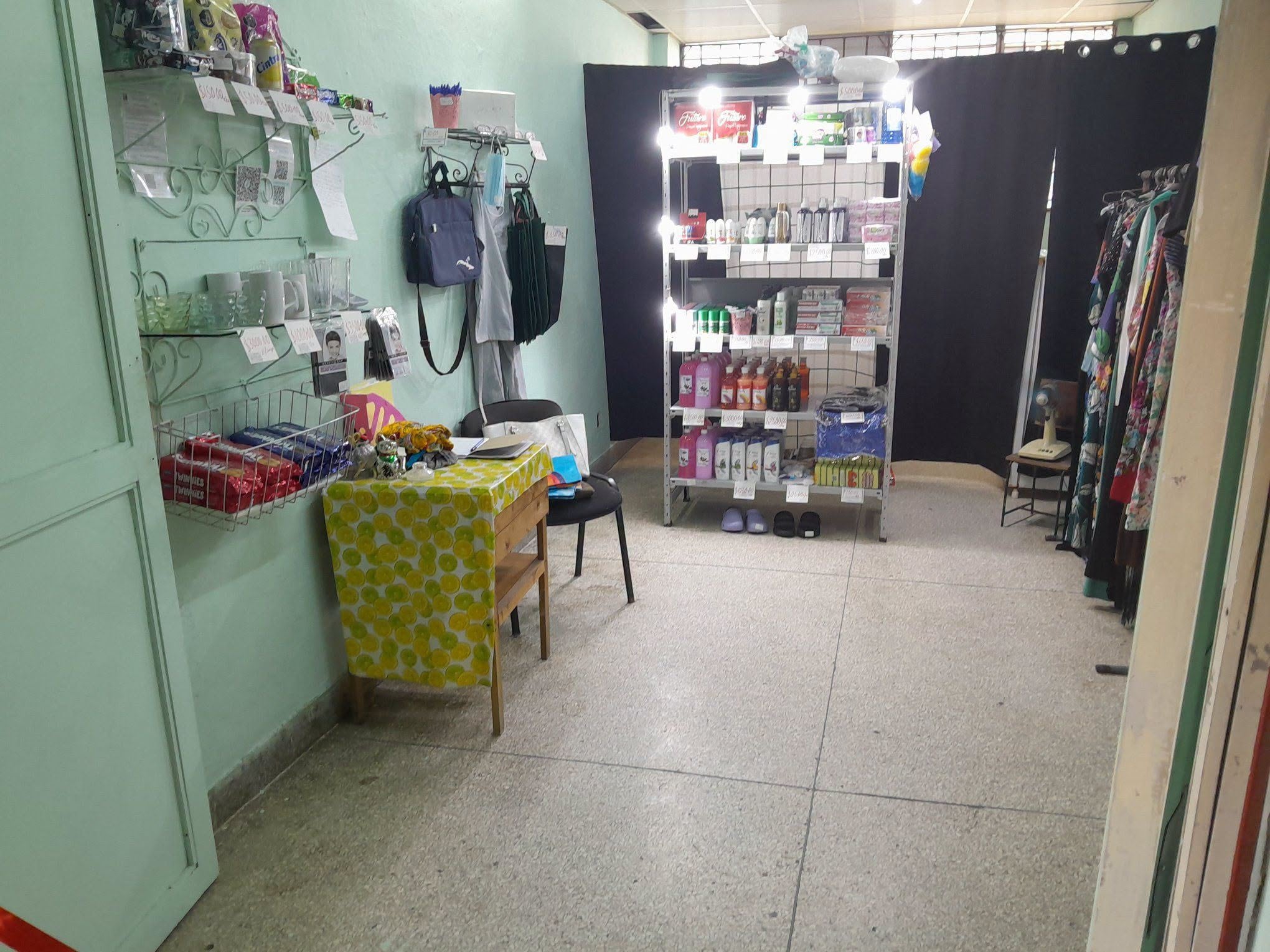 La apertura de la tienda dentro del hospital público expone que necesidades básicas no garantizadas por el Estado pasan a resolverse con pago directo. (Cortesía: Hospital Provincial Clínico Quirúrgico Docente