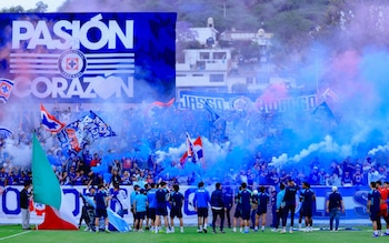 El inmueble donde el club cementero tuvo su primera sede histórica se llenó por completo de aficionados, incluyendo a la porra “Sangre Azul” (X@CruzAzul)