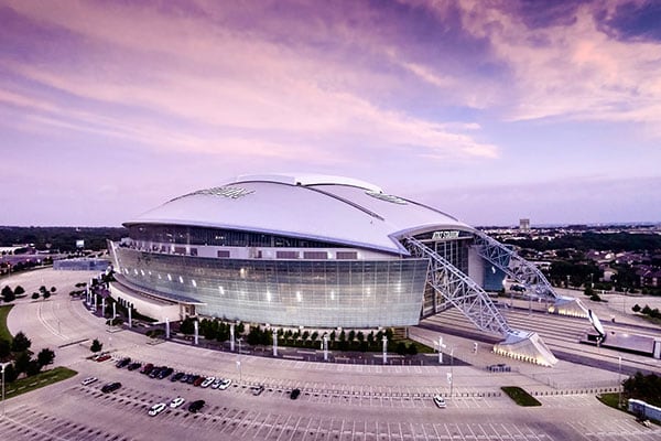 El calor intenso marcó los partidos del Mundial en Dallas y obligó a los aficionados a extremar cuidados en los accesos y zonas al aire libre (AT&T)