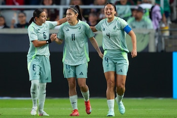 La selección mexicana femenina de fútbol, dirigida por el español Pedro López, se enfrentará mañana en Querétaro a la de Jamaica en un amistoso que servirá de ensayo a ambos equipos para el Premundial de la Concacaf. Fotografía de archivo. EFE/ Carlos Ramírez