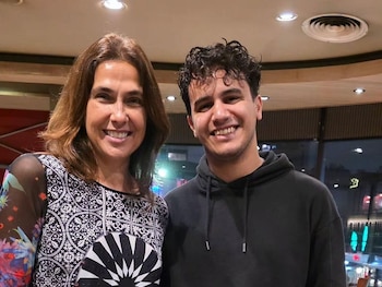 Nicolás Sabo junto a María
