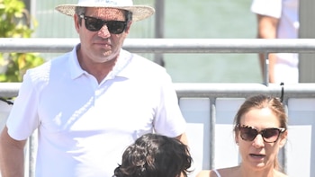 Los padres de Carlos Alcaraz vuelven a sufrir y disfrutar en la grada con el pequeño Jaime en la Caja Mágica