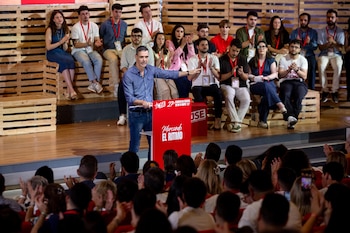 El presidente del Gobierno y secretario general del PSOE, Pedro Sánchez, en la clausura del 27ª Congreso de JSE. (EFE/Daniel González)