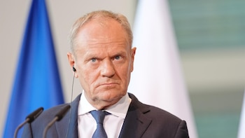 Tusk justifica la intervención en el Constitucional y atribuye la crisis al PiS y a "bots rusos"