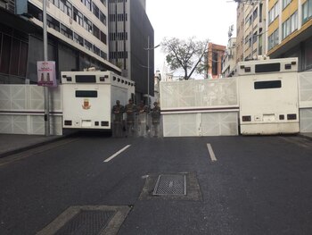 las Fuerzas chavistas bloquean el