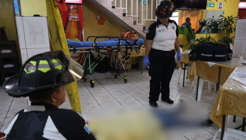 El uso de información detallada sobre la vestimenta de las víctimas refuerza la hipótesis de un ajuste de cuentas entre estructuras criminales rivales. (Cortesía: Bomberos Voluntarios)