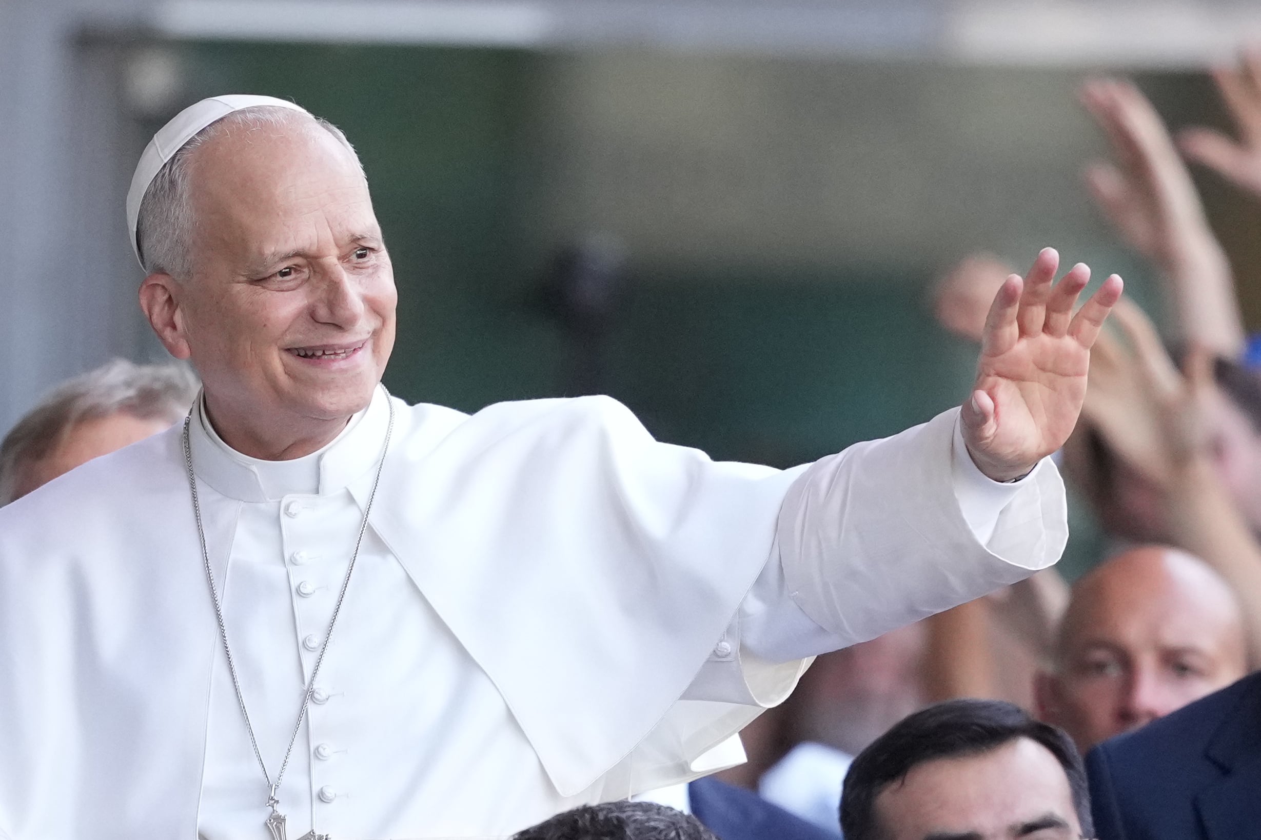 La visita del papa León XIV comenzará en Buenos Aires con una ofrenda floral a San Martín y una reunión con Javier Milei en la Casa Rosada (Foto AP/Andrew Medichini)