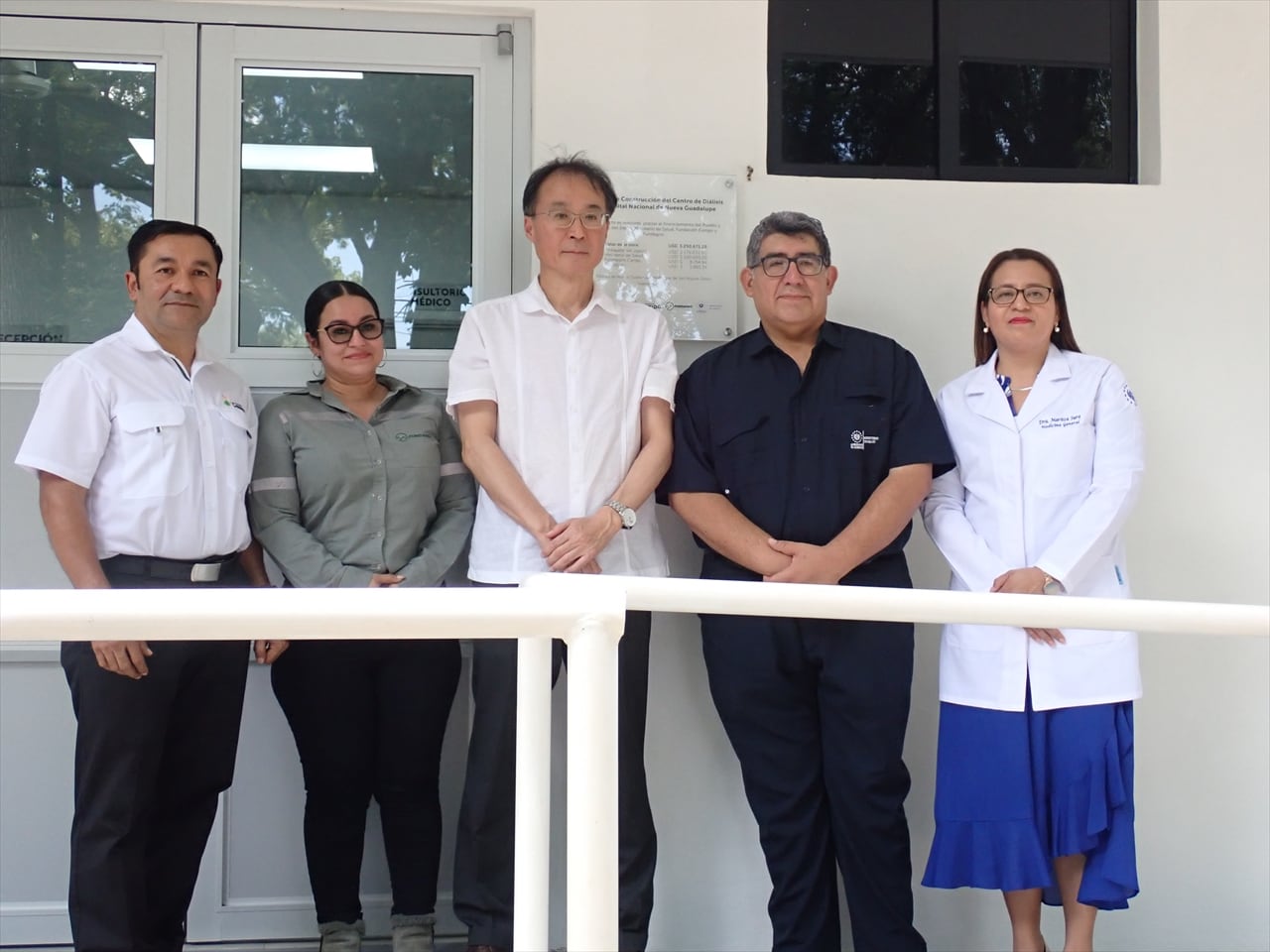 La inauguración del Centro de Diálisis contó con autoridades de la Embajada de Japón y del sistema de salud de El Salvador./ (Embajada de Japón)