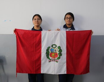 Gianella y Delia posan juntas