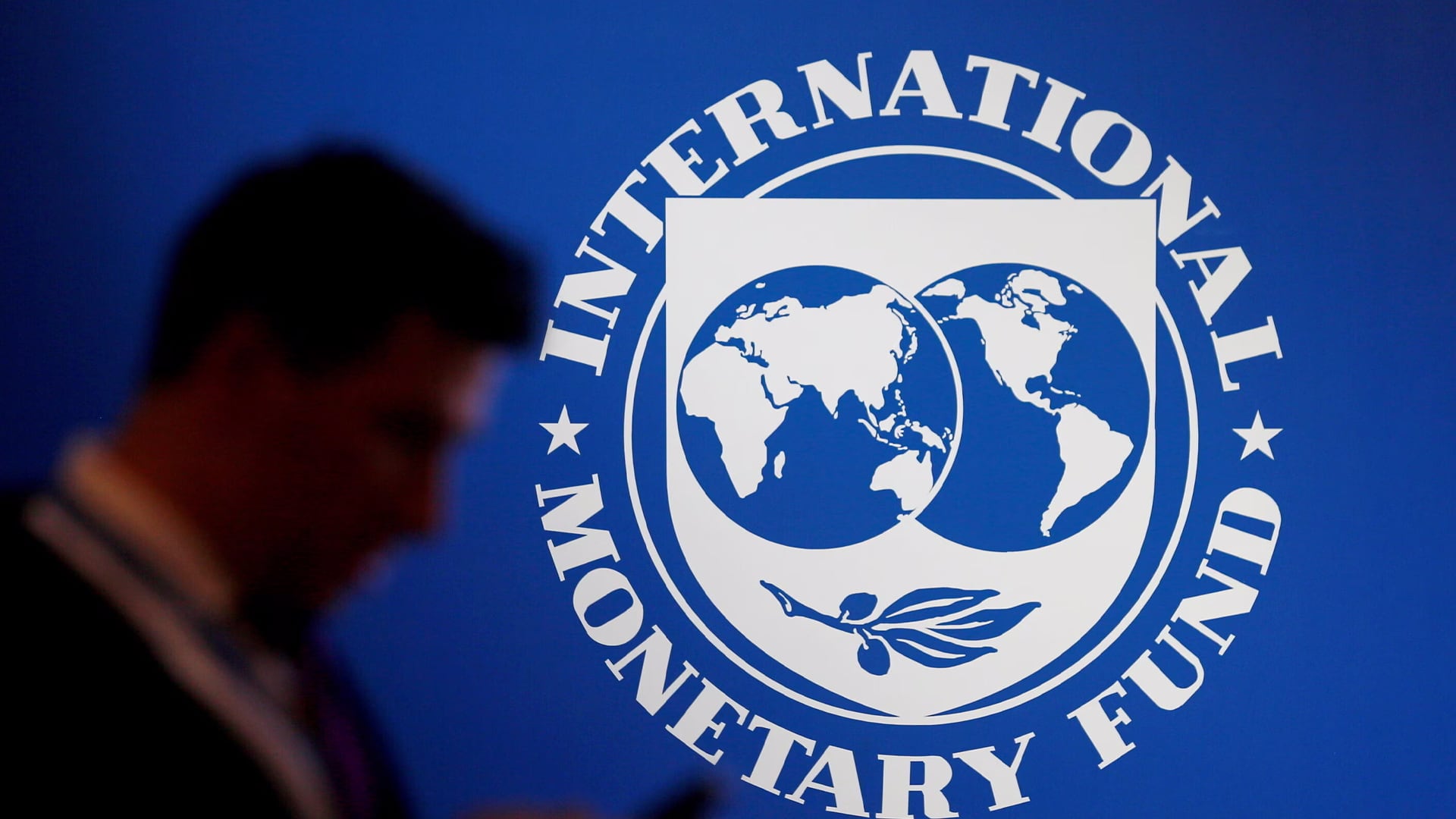 El Staff Report del FMI advierte que la interacción entre riesgos financieros, políticos y estructurales puede amplificar la vulnerabilidad de la economía argentina