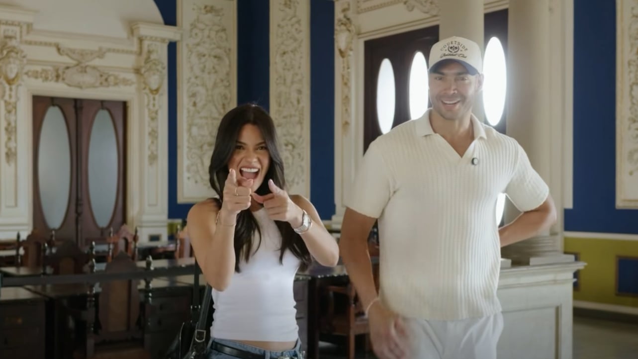 Tras el paseo por el centro histórico de San Salvador, la ex Miss Universo confesó estar emocionada por seguir explorando el país junto a su pareja (Captura de video)