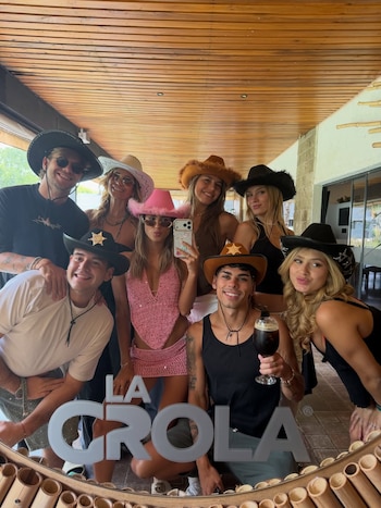 Su novio, su hermana y