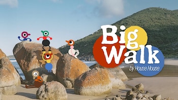 Vista de playa rocosa con mar y montaña al fondo. Seis figuras antropomórficas de colores variados en las rocas y la arena. Logo del videojuego Big Walk