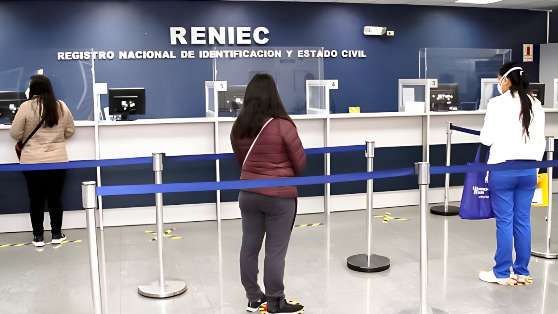 Debes haber finalizado una carrera técnica o universitaria, o cursar una, para postular a la Reniec. Foto: El Peruano