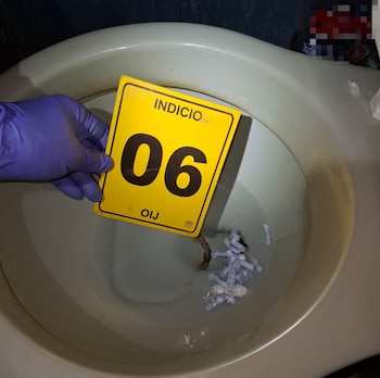 El operativo permitió decomisar evidencia que ahora será analizada por los investigadores para determinar cómo operaba la presunta estructura de narcomenudeo. Crédito: OIJ