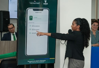 Demostración del sistema durante el evento realizado en el Centro de Control de Atención del Ministerio de Salud. (Presidencia)