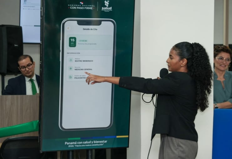 Demostración del sistema durante el evento realizado en el Centro de Control de Atención del Ministerio de Salud. (Presidencia)