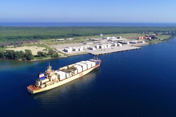 La modernización de Puerto Castilla ampliará el muelle y optimizará los procesos de carga, mejorando la eficiencia portuaria. (Cortesía: Presidencia de Honduras)