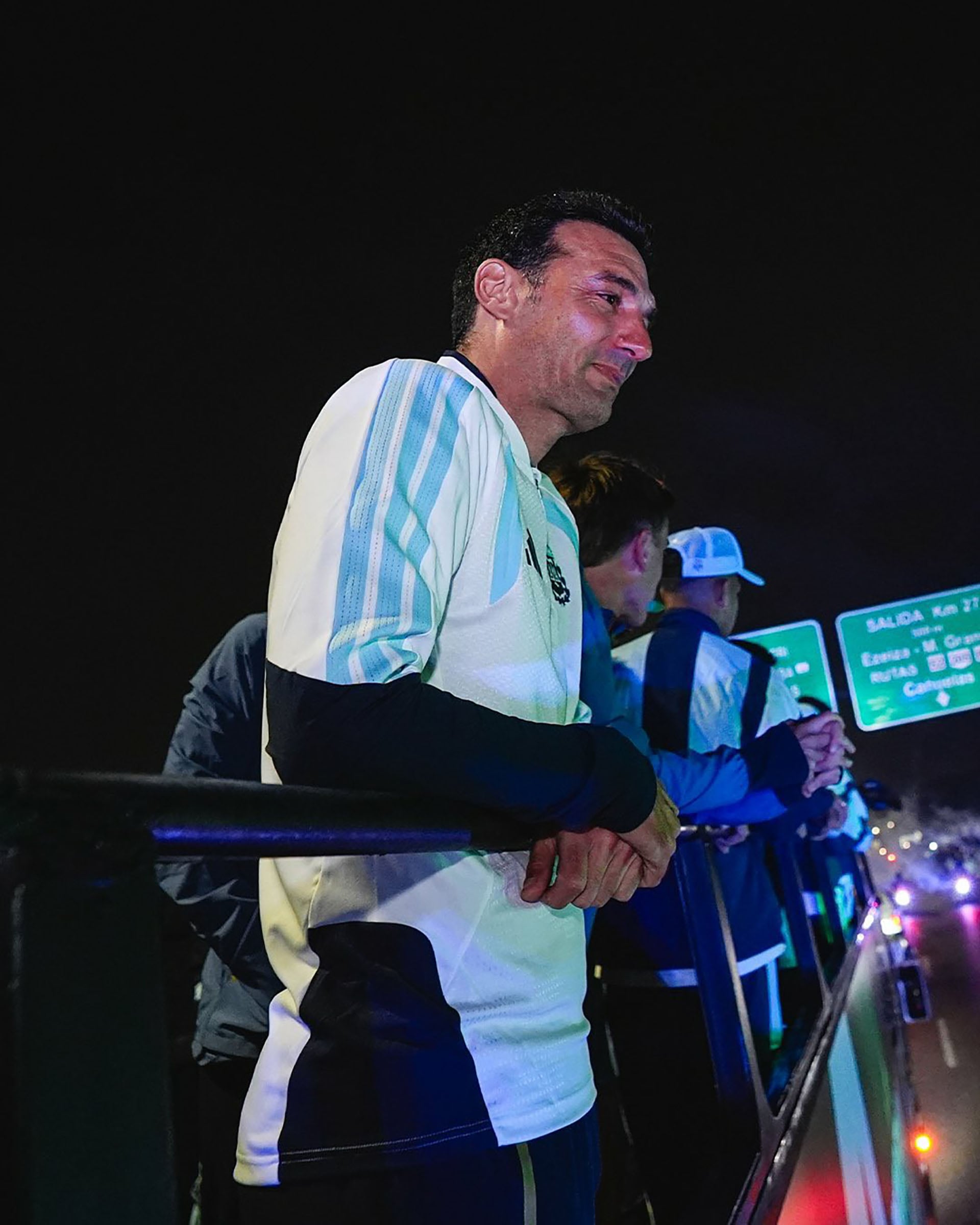 La emoción de Scaloni en el micro de la Selección (@tatografias)