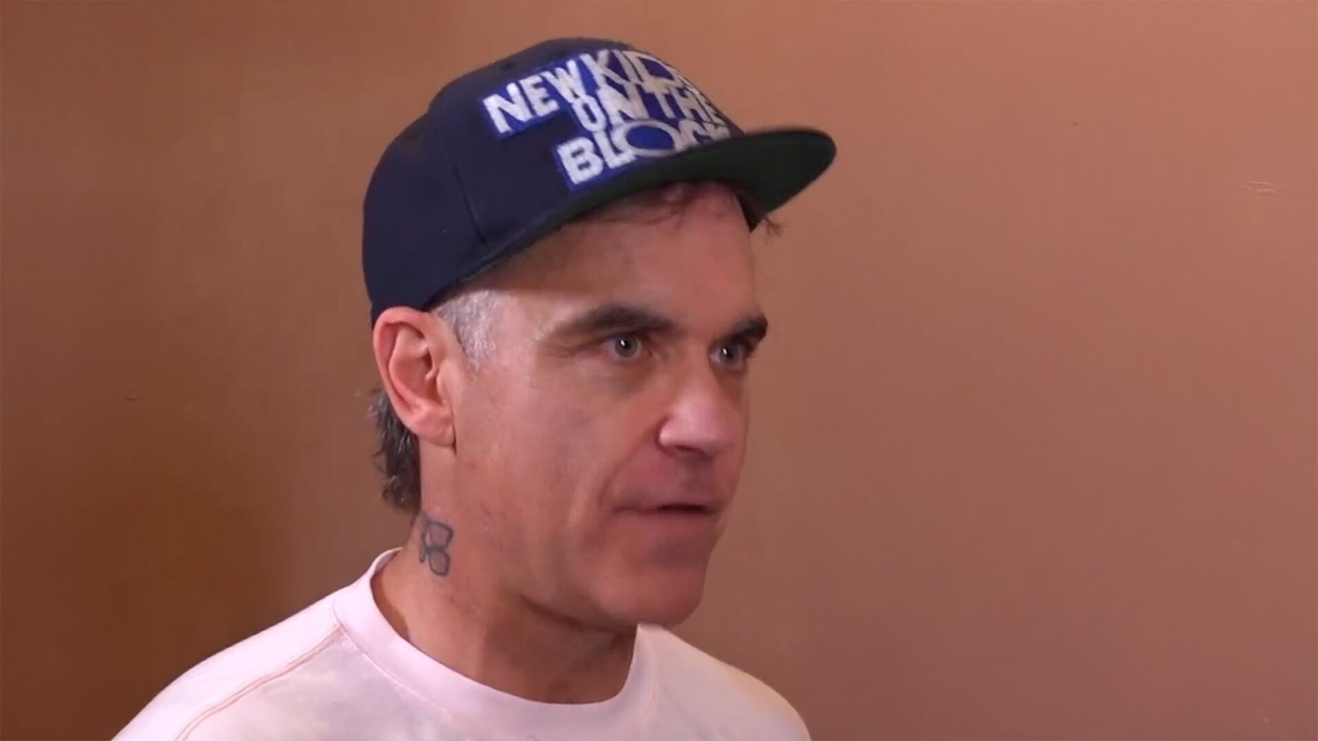 Robbie Williams revela que padece síndrome de Tourette y comparte su lucha con la salud mental