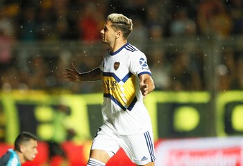 Mauro Zárate firmó la renovación