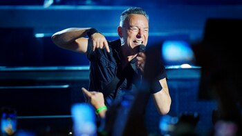 Bruce Springsteen firma nota de excusa a un joven 'fan' que faltó a la escuela por verle