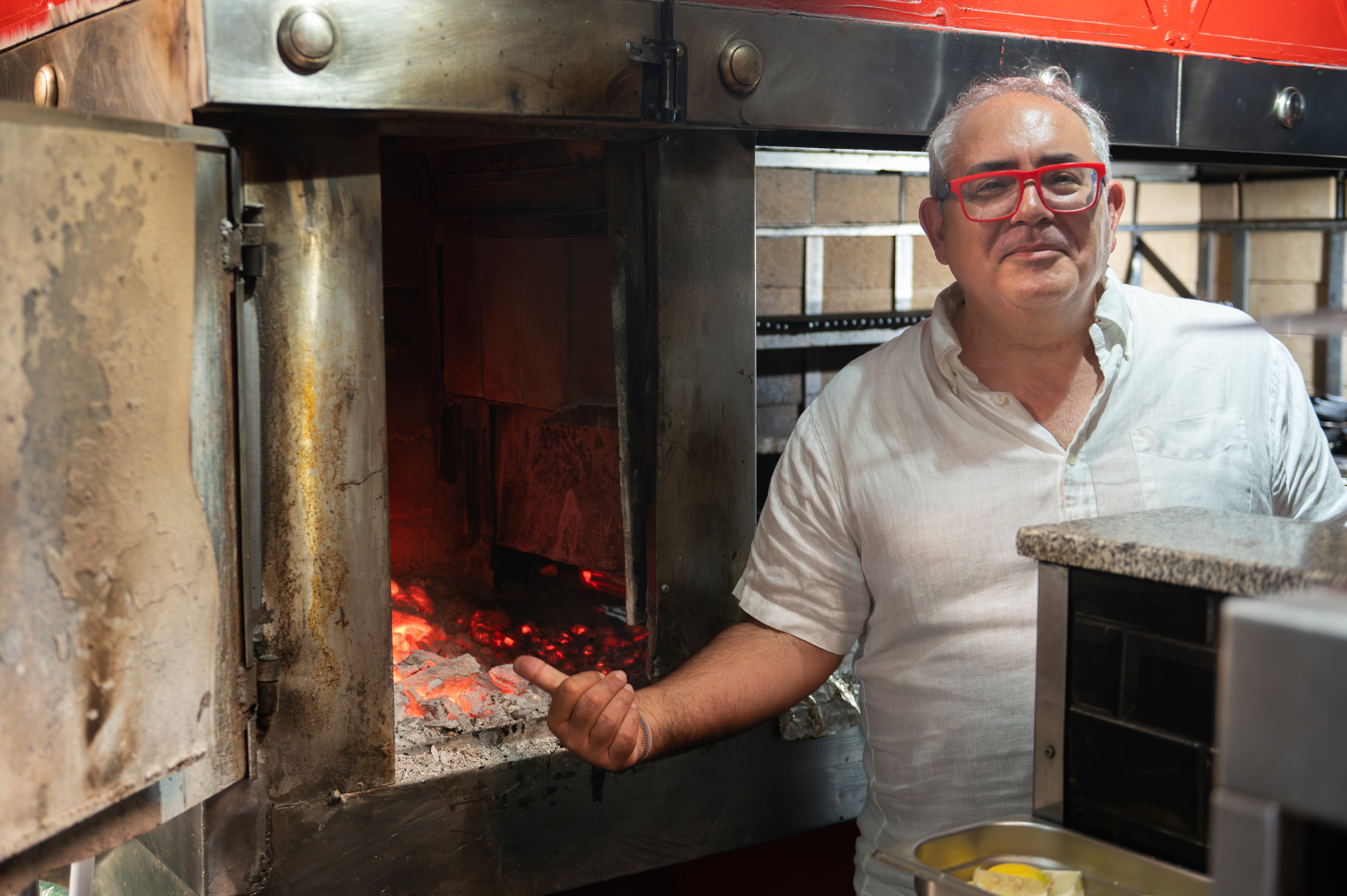 El arte del asado según Gastón Riveira: los cortes desaprovechados y el secreto de un chimichurri perfecto
