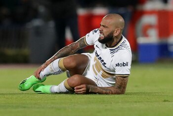 Dani Alves se lesionó y