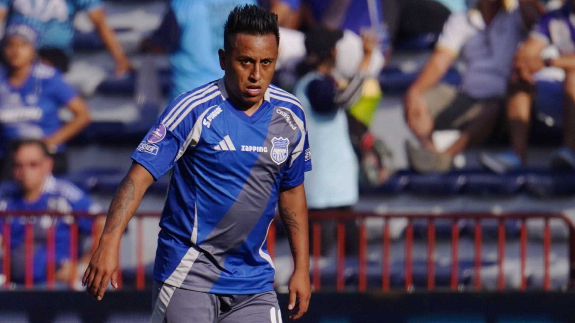 Christian Cueva en su primer partido con Emelec. - Crédito: Difusión