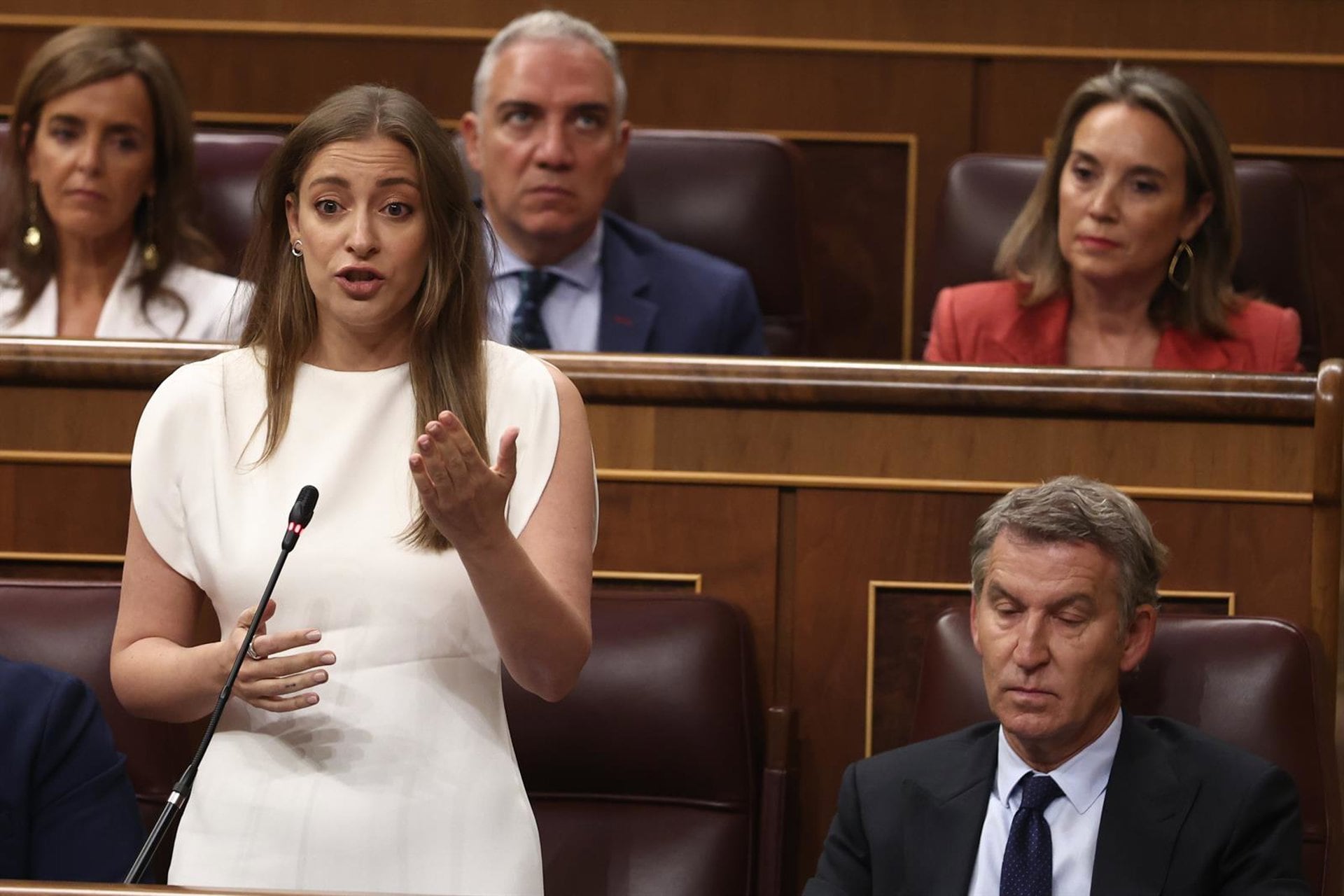 09/09/2026 La portavoz del PP en el Congreso, Ester Muñoz, interviene durante una sesión plenaria en el Congreso de los Diputados, a 9 de septiembre de 2026, en Madrid (España). El Gobierno se enfrenta a la primera sesión de control tras el inicio de curso, coincidiendo con la desclasificación de unos 40 documentos, fechados desde el 1 de julio hasta el 1 de agosto, relacionados con la crisis en Ceuta derivada por la entrada masiva de unos 80.000 migrantes desde la frontera con Marruecos. Saiz avanzó que se publicarían más informes relevantes si hubiera porque desde el Ejecutivo no tienen