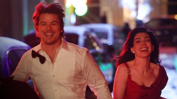 Josh Harnett e Anne Hathaway em 'Verity'