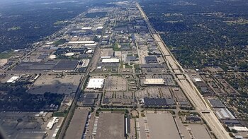 Detroit sigue mostrando enormes fábricas