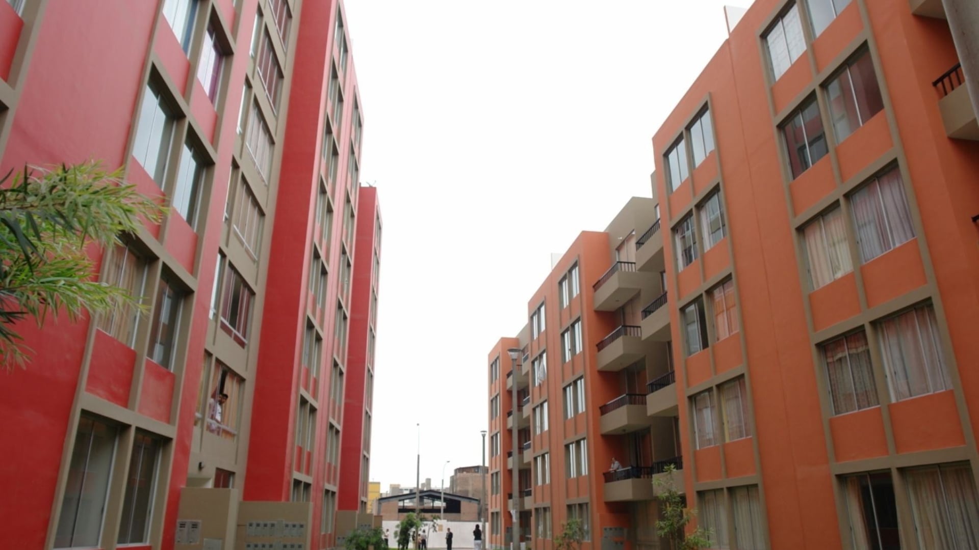 Expertos del rubro señalan que la reducción de nuevos proyectos inmobiliarios podría impulsar un alza en los precios de las viviendas durante los próximos meses. Foto: IPE
