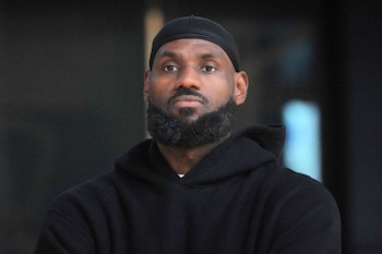 Los desafíos financieros y el tope salarial de la NBA complican la posibilidad de que LeBron James vuelva a jugar para los Cleveland Cavaliers (Mandatory Credit: Kirby Lee-USA TODAY Sports)