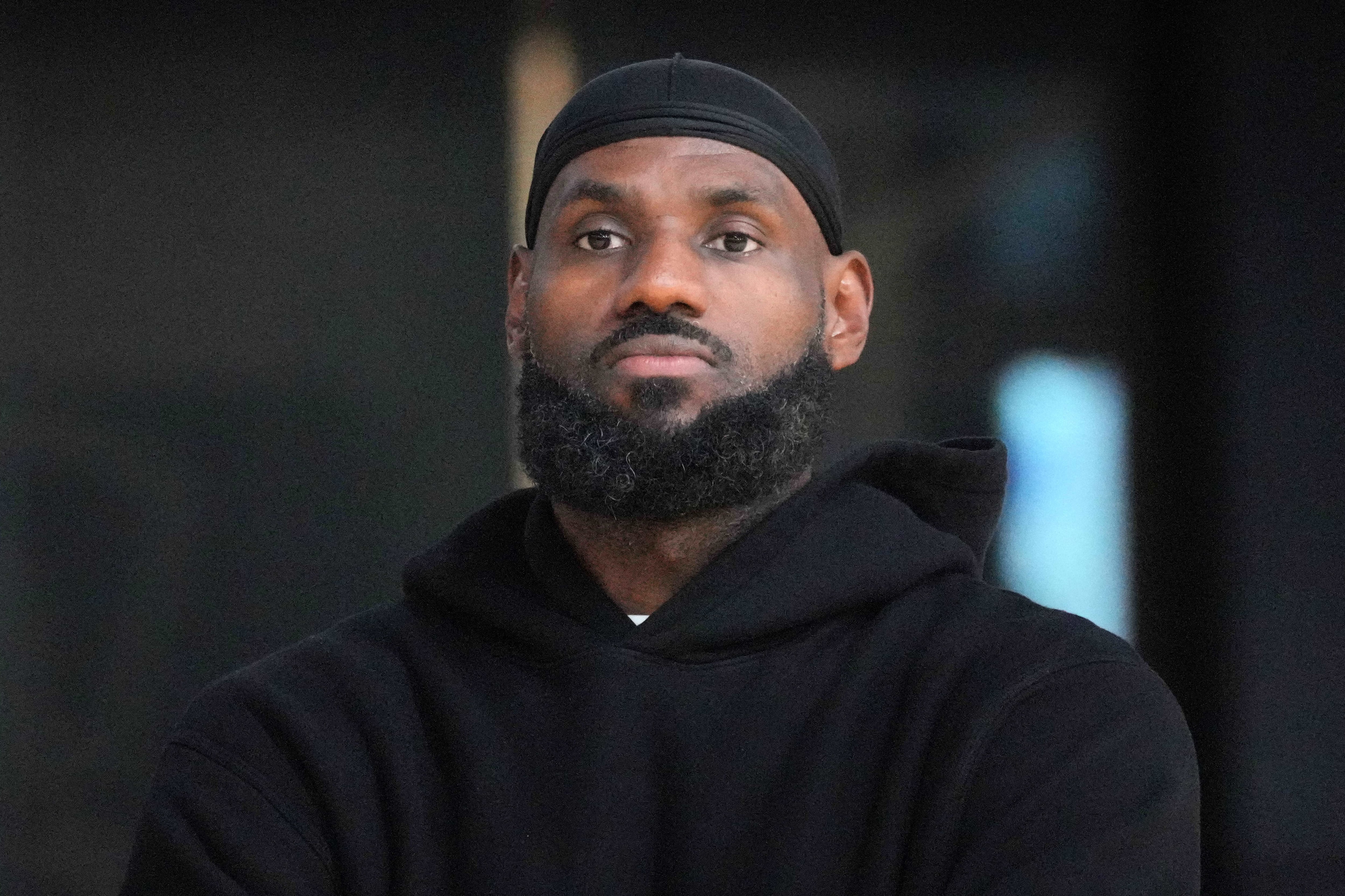 Los desafíos financieros y el tope salarial de la NBA complican la posibilidad de que LeBron James vuelva a jugar para los Cleveland Cavaliers (Mandatory Credit: Kirby Lee-USA TODAY Sports)
