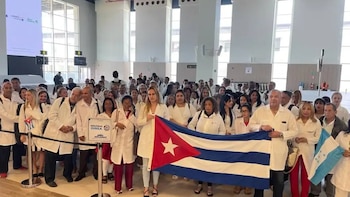 Gobierno de Honduras asegura continuidad de 157 becarios hondureños en Cuba con inversión millonaria