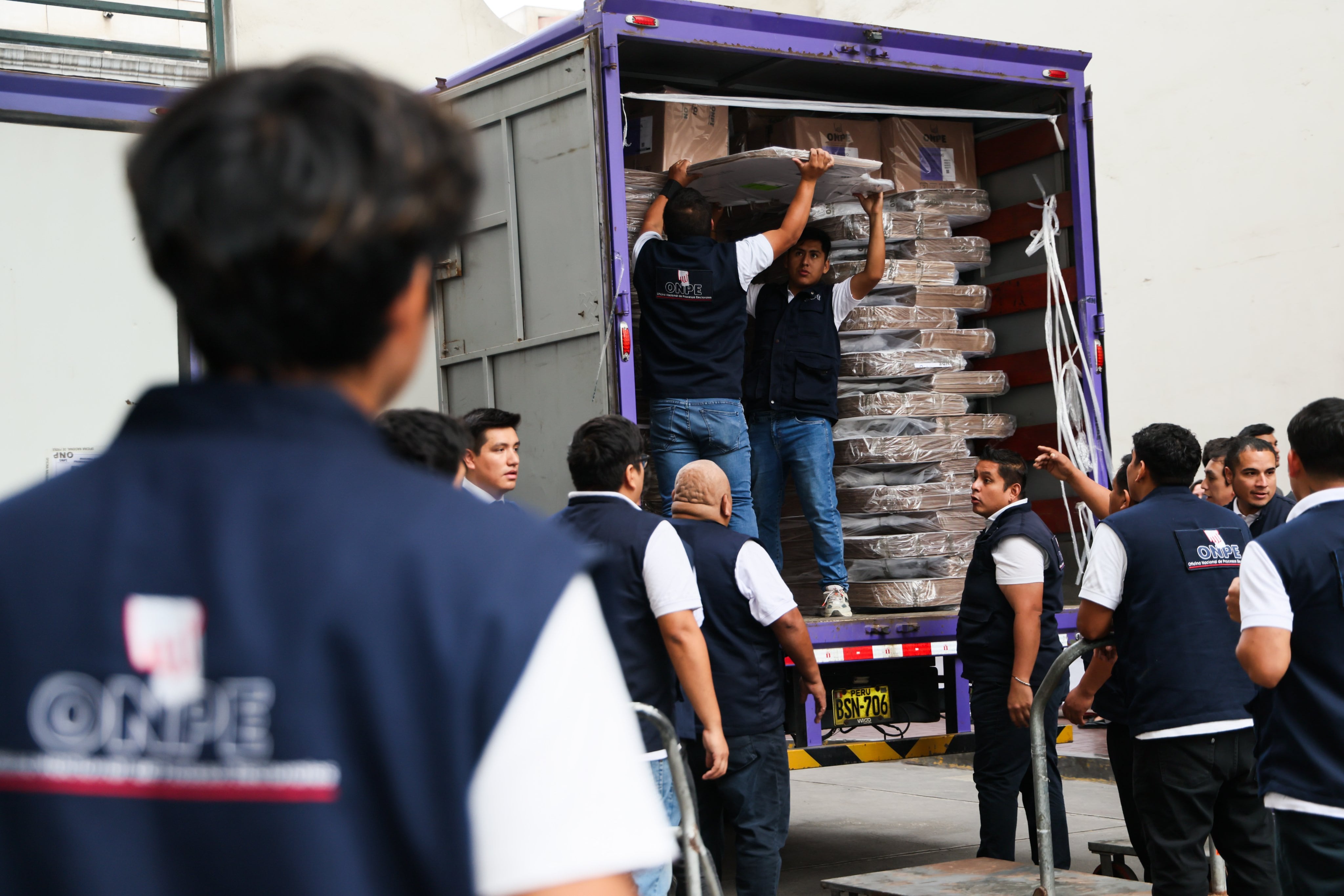 ONPE entrega material electoral a Cancillería para elecciones en el extranjero. (Foto: ONPE)