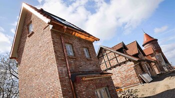 Estación eléctrica en norte de Alemania, convertida en mini hotel