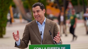 El PP-A bordearía la mayoría absoluta con 22 puntos de ventaja sobre el PSOE-A y Vox al alza según el Centra