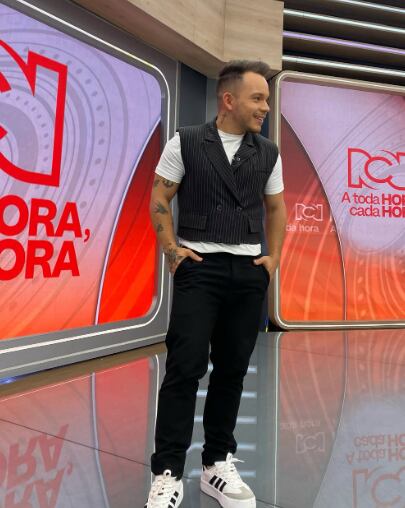 El comunicador respondió tranquilamente a los ataques argumentando que el hombre quiere atención - crédito @santivargas/IG