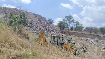 Colectivo encuentra bolsas con restos humanos en fosa clandestina de Tlajomulco de Zúñiga, Jalisco