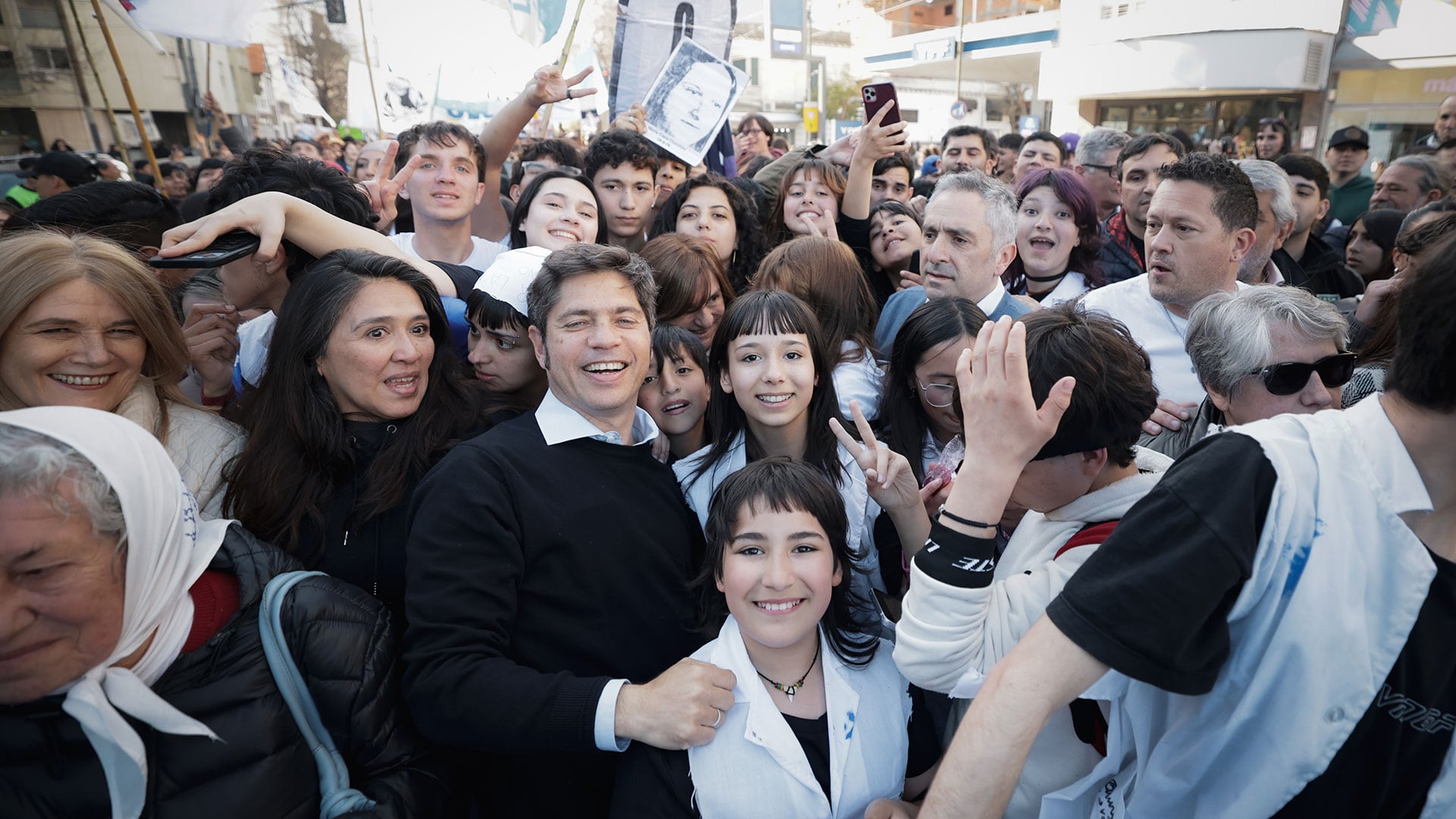 En un clima atravesado por la interna, Kicillof y el kirchnerismo marcharon por la Noche de los Lápices