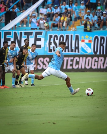 Martín Távara marcó de penal el descuento en Sporting Cristal vs CD Moquegua. (LFP)