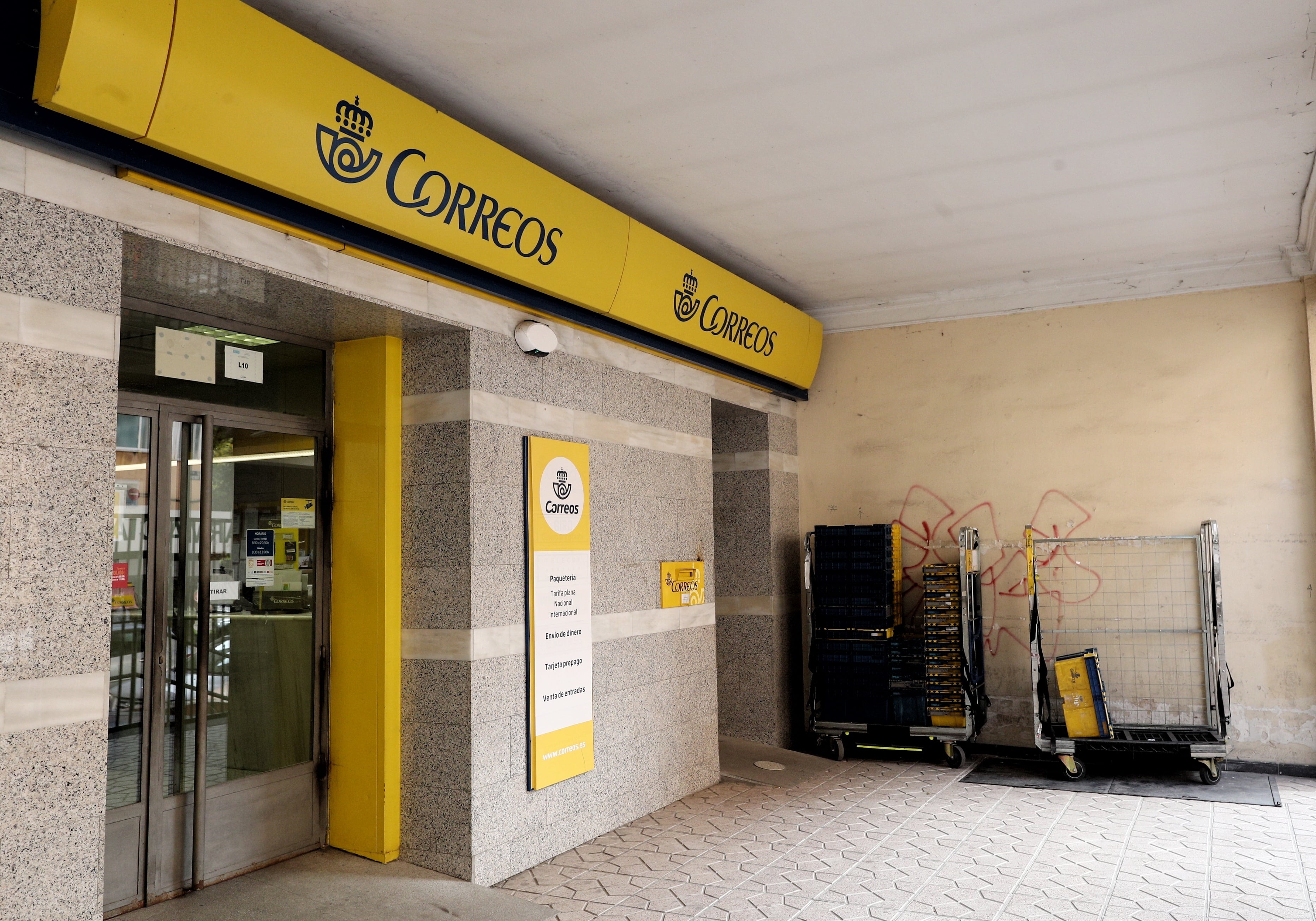 Imagen de archivo de una oficina de Correos de Madrid. (Eduardo Parra/Europa Press)