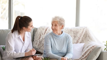 La edad de tus padres podría mejorar tu perspectiva de salud, según un estudio