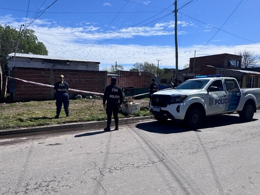 La víctima fue trasladada al Centro de Atención Primaria de la Salud del barrio, donde el personal médico constató su fallecimiento
