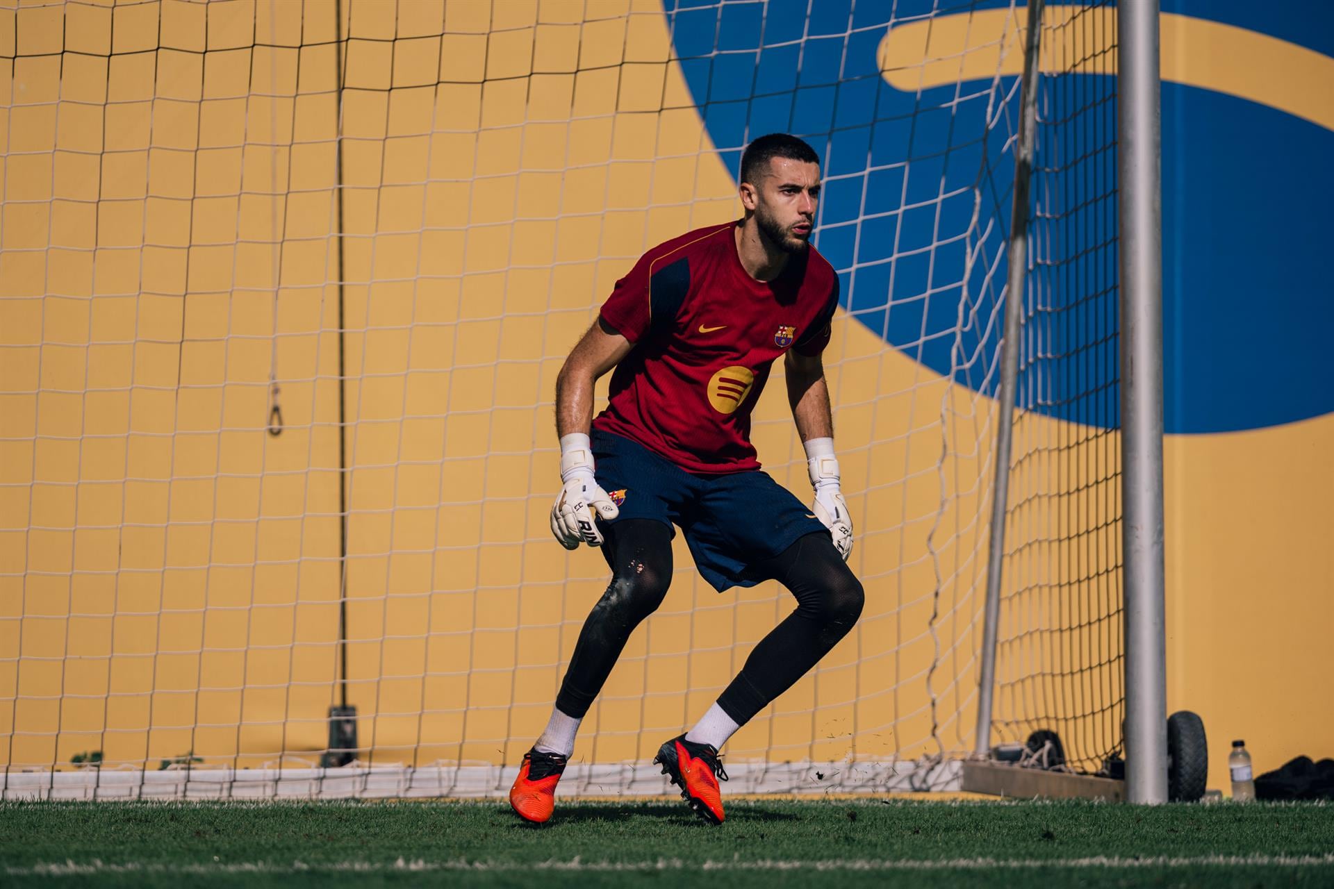 Joan Garcia regresa a los entrenamientos del Barça con el grupo