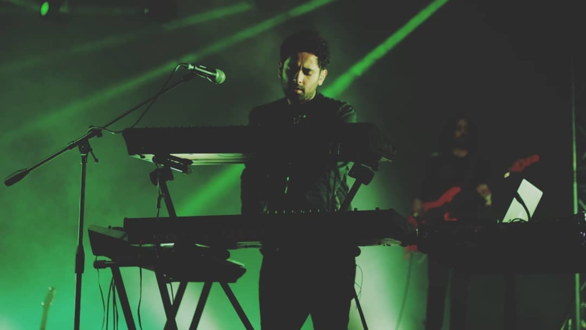 Jonathan Meléndez compositor y tecladista de la banda Camilo Séptimo. (@honasmelendez)