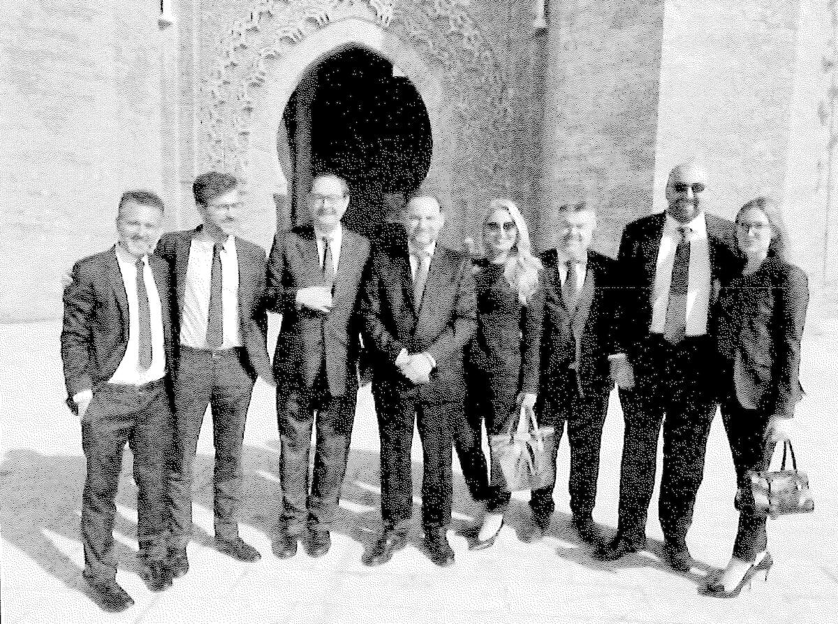 El exministro de Transportes, José Luis Ábalos (centro de la imagen), el ex secretario de Organización del PSOE, Santos Cerdán (tercero por la derecha), y el exasesor Koldo García (segundo por la derecha) en el viaje a Marruecos el 21 de enero de 2019 (UCO)