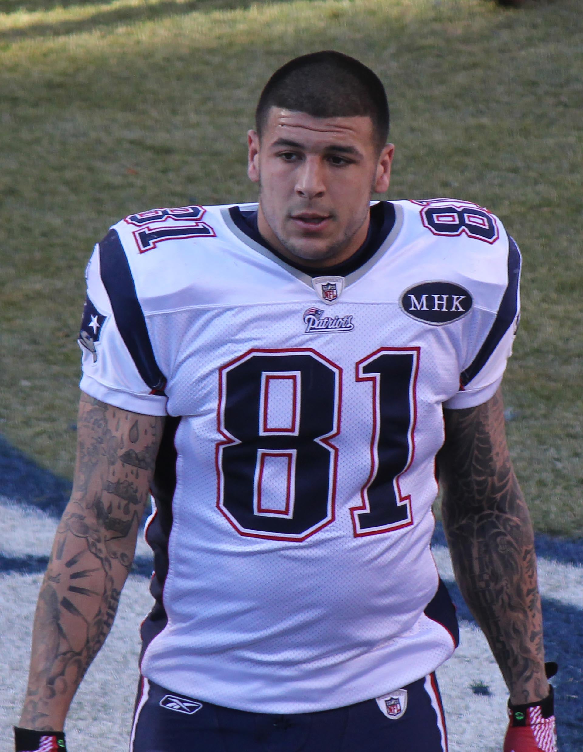 Aaron Hernández era considerado una de las máximas promesas del fútbol americano y había firmado un contrato millonario con New England Patriots (Wikimedia)